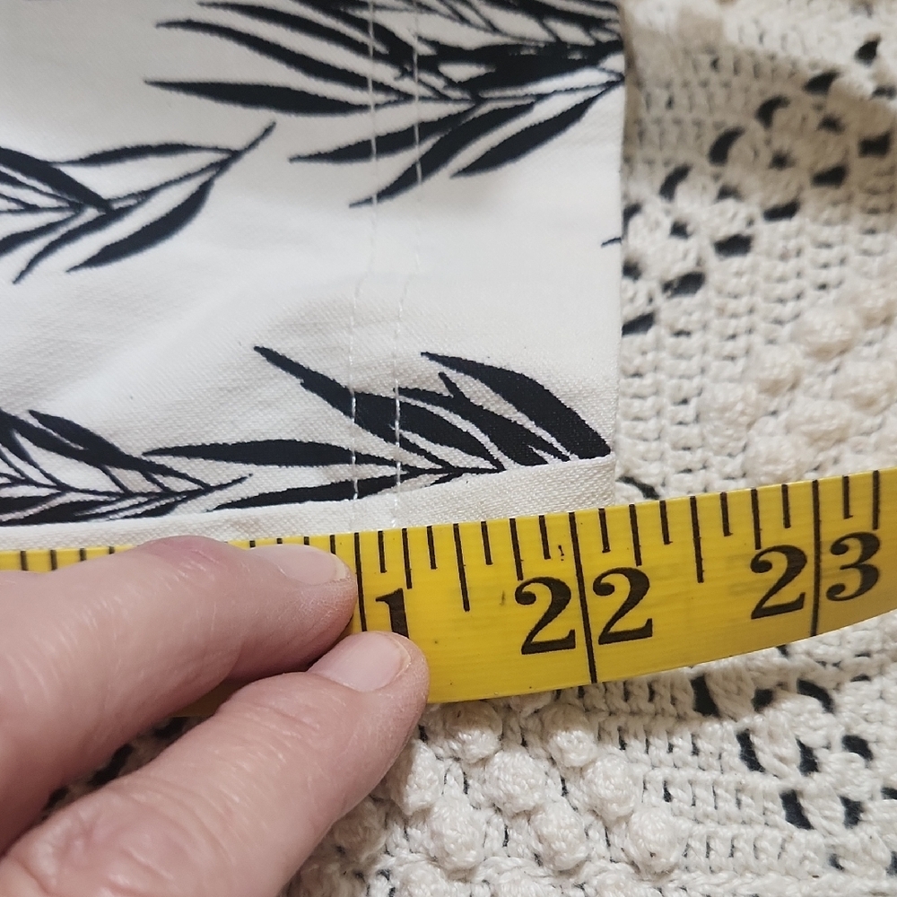 Jules & Leopold Back & White Pattern Ankle Pants 👀 - Picture 7 of 10